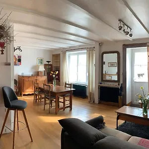  Hébergement de vacances Charmante Maison De Dans Un Bourg Typique